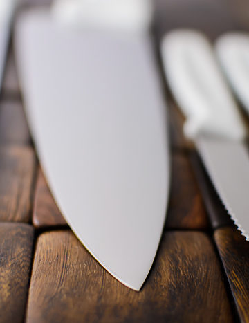 how to sharpen kitchen knives, best steel for kitchen knives, how to reprofile a knife blade, how to know if a knife needs sharpening